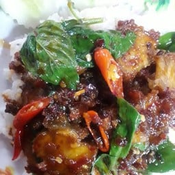 ข้าวราดพริกเผาหมูกรอบ