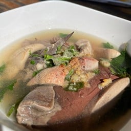 ต้มเลือดหมูจักรวาลเครื่องแน่น