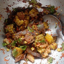 ยำข้าวโพดกุ้งสด