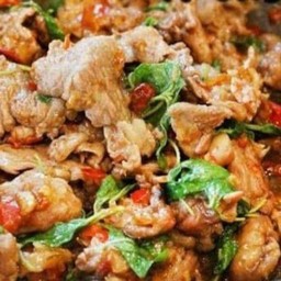 กระเพราเนื้อ(ชิ้น) {ราดข้าว}