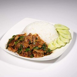 กะเพราหมูชิ้น