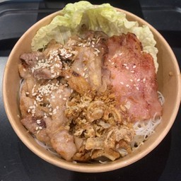 เส้นหมี่หมูทะ by มีทมีท