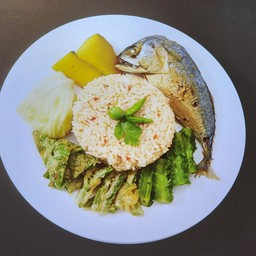 ข้าวคลุกน้ำพริกตระกูลสี่หนุ่ม สาขา ศูนย์อาหารโรงพยาบาลสมเด็จพระปิ่นเกล้า