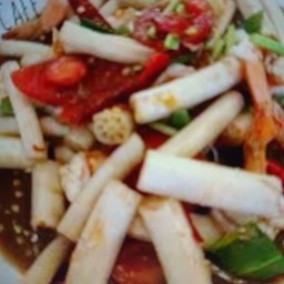 ตำไหลบัวปลาหมึกไท