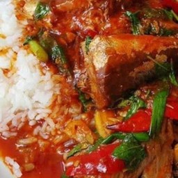 กระเพราปลากระป๋อง {ราดข้าว}