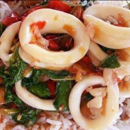 กระเพราปลาหมึก {ราดข้าว}