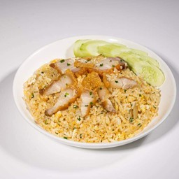 ข้าวผัดหมูกรอบ