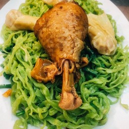 บะหมี่หยกเกี๊ยวน่องไก่