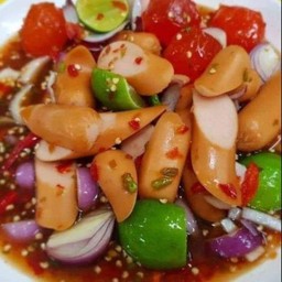 ยำไส้กรอก+ไข่แดงเค็ม