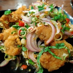 ยำปลานิลลุยสวน