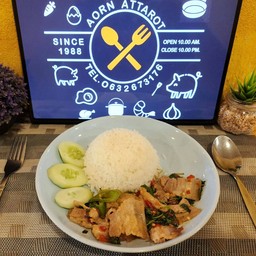 ข้าวผัดกะเพราหมูสามชั้น