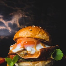 เบอเกอร์เนื้อ + ไข่