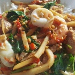 รวมเลผัดพริกสดหน่อไม้{ราดข้าว}กุ้ง+หมึก+หอย