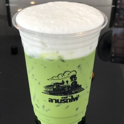 ชาเขียวลาเต้เย็นหรือปั่น