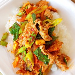 ผัดพริกแกงหมู (เป็นกับข้าว)