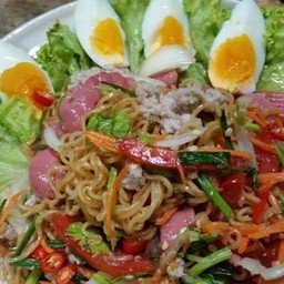 ยำมาม่าหมูสับ