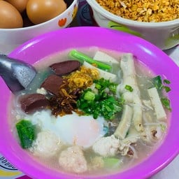 ก๋วยจั๊บณวญ ไม่ใส่ผักคะน้า ใส่ทุกอย่าง พิเศษ