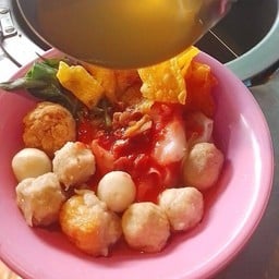 ก๋วยเตี๋ยวเย็นตาโฟน้ำลูกชิ้นแคะรวมรวม