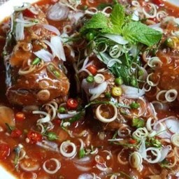 ยำปลากระป๋อง(2ป๋อง)