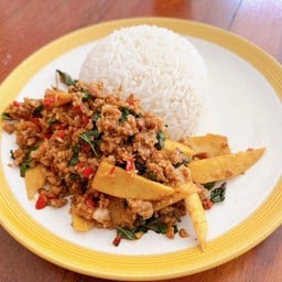 ข้าวกระเพราหน่อไม้ เลือกเนื้อสัตว์