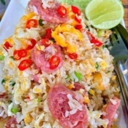 ข้าวผัดแหนม