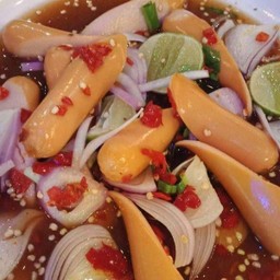 ยำไส้กรอก