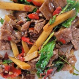 เนื้อผัดพริกสดหน่อไม้{ราดข้าว}