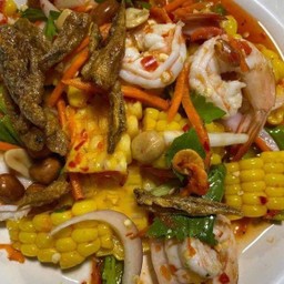 ยำข้าวโพด+กุ้ง+ปลากรอบ ถั่วลิสง