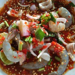 ยำกุ้งสด หรือ กุ้งสุก