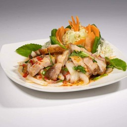 ยำหมูกรอบ