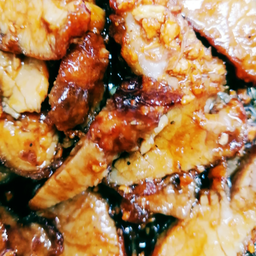 ข้าวราดไก่กระเทียมพริกไทย