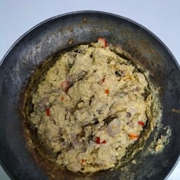ไข่สะเออะปลาร้าหมูสับ