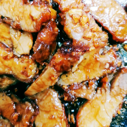 ข้าวราดหมูกระเทียมพริกไทย