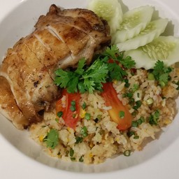 ข้าวผัดไก่ย่างซอสจิ้มแจ่ว
