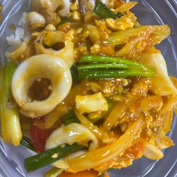 ปลาหมึกผัดไข่เค็ม