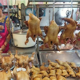 เจ๊แมว (เป็ดพะโล้ ขาหมู ตุ๋นยาจีน) ตลาดเทศบาลสระบุรี (ตลาดใน หลังกศน.)