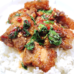 ผัดกะเพราหมูกรอบราดข้าว