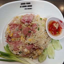 ข้าวผัดเบคอน