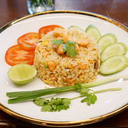 ข้าวผัดแซลมอน