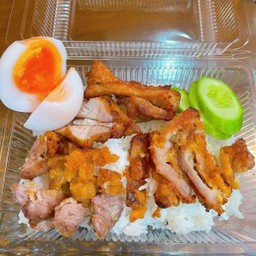 ข้าวไก่ทอด (จั๊มโบ)+ ไข่ยางมะตูม