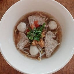 อิ่มพุง ก๋วยเตี๋ยวน้ำแดง