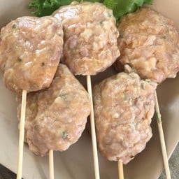 แหนมไก่กะเทียม