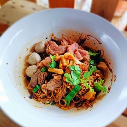 ก๋วยเตี๋ยวแห้งหมูรวม หมูนุ่ม+ตุ๋น