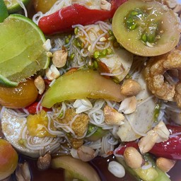 เหลาขนมจีนหมูยอแคปหมู