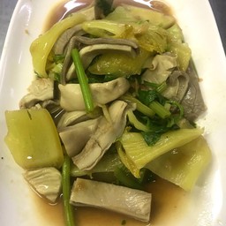 กระเพราะหมูผัดเกี้ยมฉ่าย