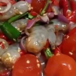 ยำกุ้งสด ไขแดงเค็ม