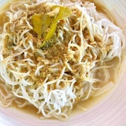 ขนมจีนน้ำแกงเผ็ด (น้ำยาป่า)