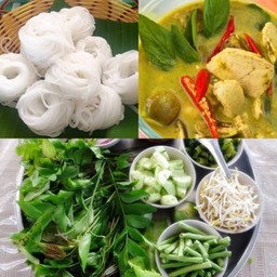 Rice Noodles With Green Curry Chicken + Fish Balls + Fresh Vegetables