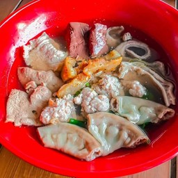 ต้มเลือดหมู (ใส่ทุกอย่าง)