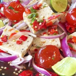 ยำไข่แดงไส้กรอกหมูยอ